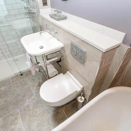 Bolton بيت للعطل