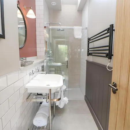 Bolton بيت للعطل *